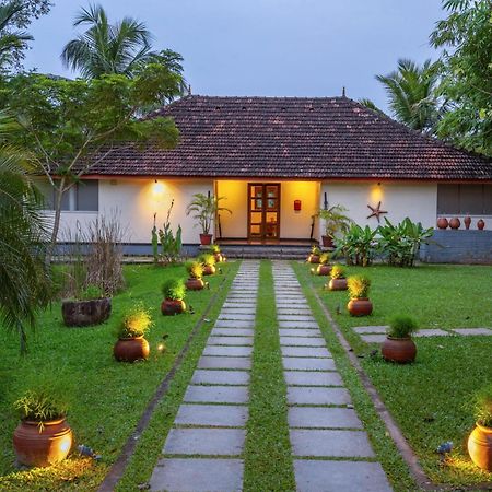 Baymaas Lake House Kochi Exterior photo