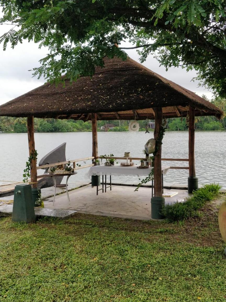 Baymaas Lake House Kochi Exterior photo