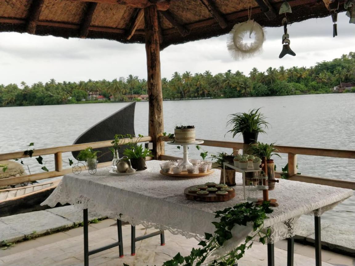 Baymaas Lake House Kochi Exterior photo