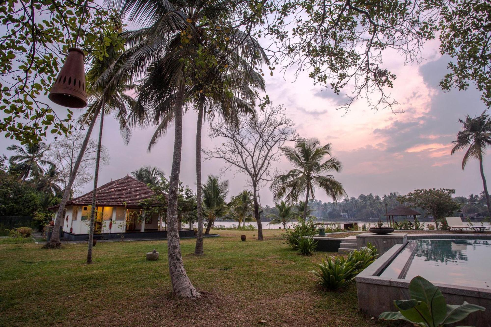 Baymaas Lake House Kochi Exterior photo